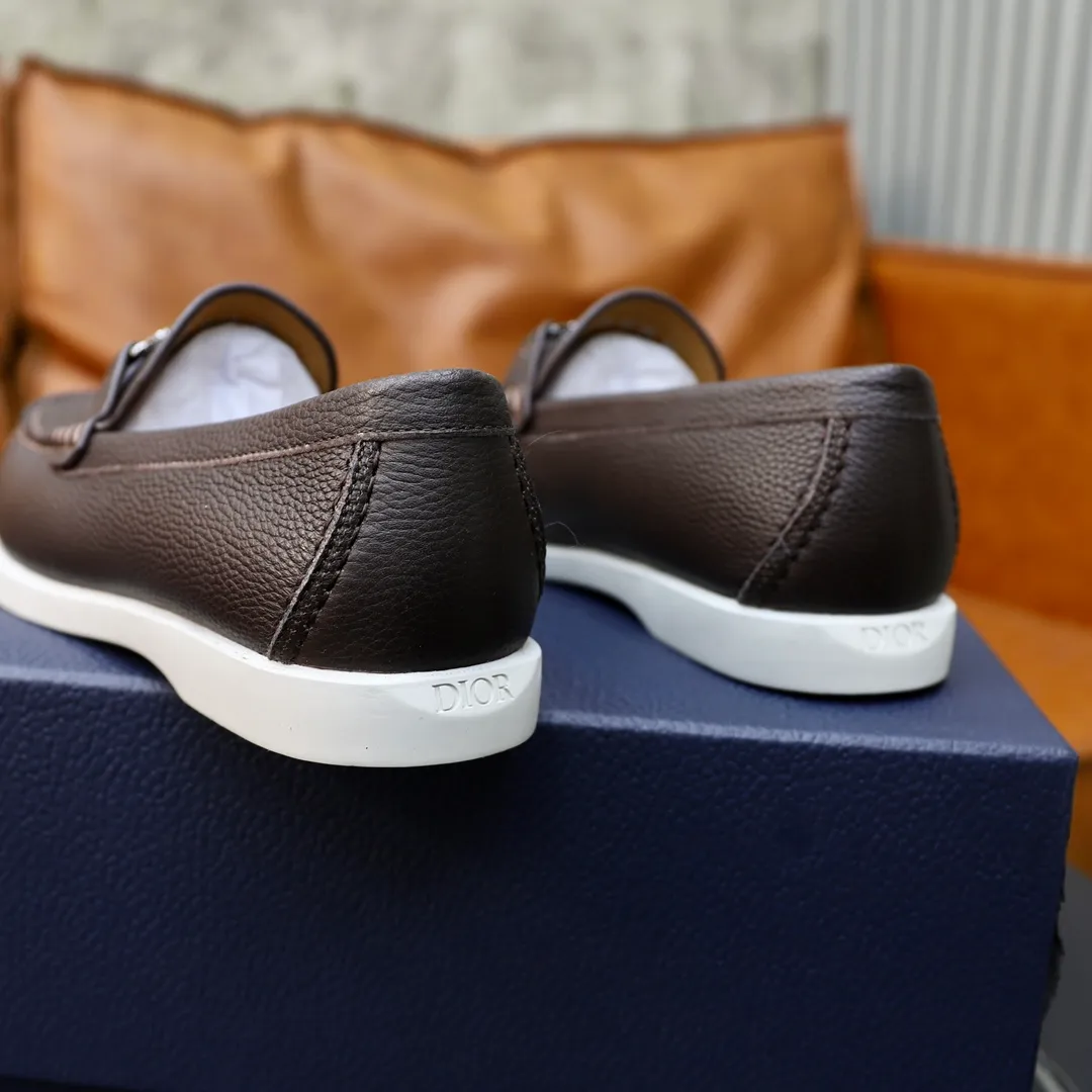 Ex-factory price: 540🙅‍♂️🙅‍♂️🙅‍♂️ Brand: Dior DIOR Standard code: Men's code 38/44 (45 can be customized) Grade: Same as the official website Material: Original cowhide stitching, cowhide lining, original TPU wear-resistant soft outsole Style categories: Leisure and sports version, footwear for driving, young fashion, European and American trends, British style Color: actual picture color